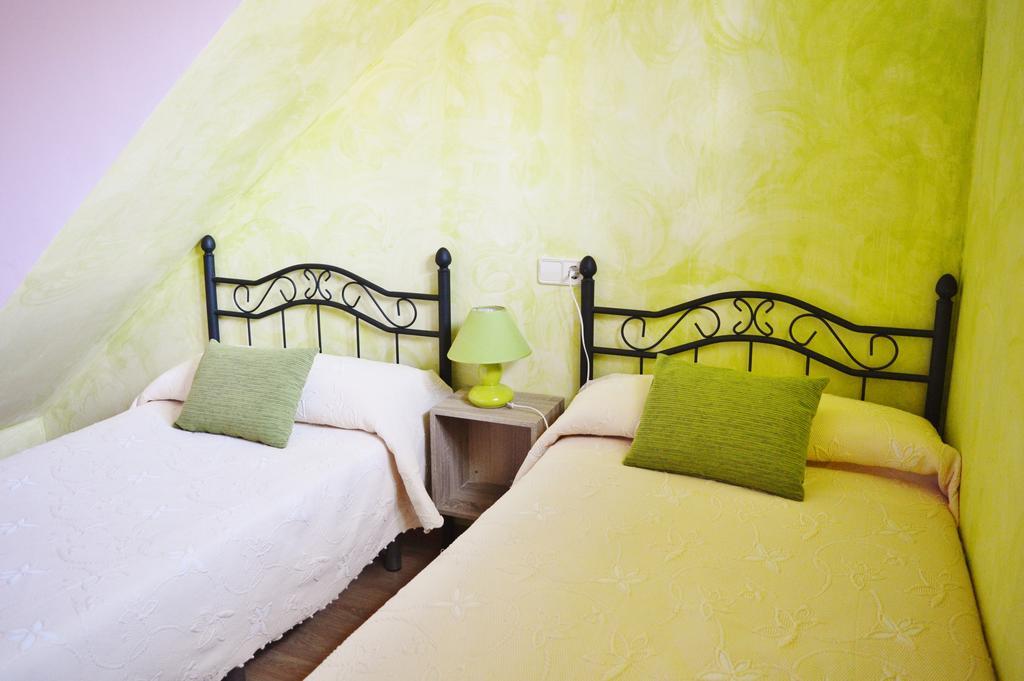 Casa Javier Pensionat Rodellar Rum bild